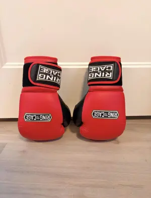 Ring to cage boxing gloves